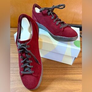 Earth Orgins Swift Shea Lace Up Suede Sneakers - Garnet (Size 8.5 Wide)